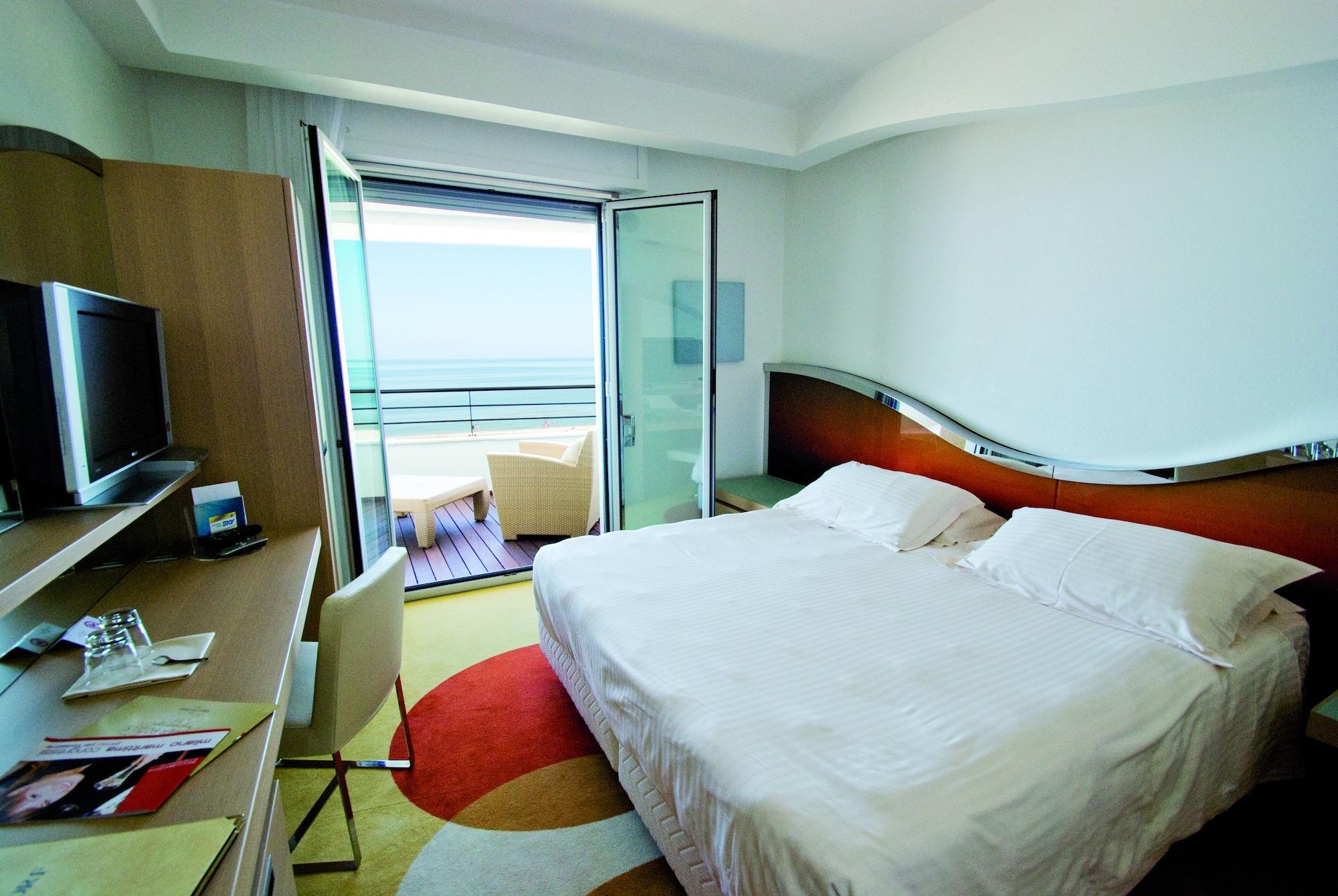 Hotel Waldorf- Premier Resort ミラノ・マリッティマ エクステリア 写真