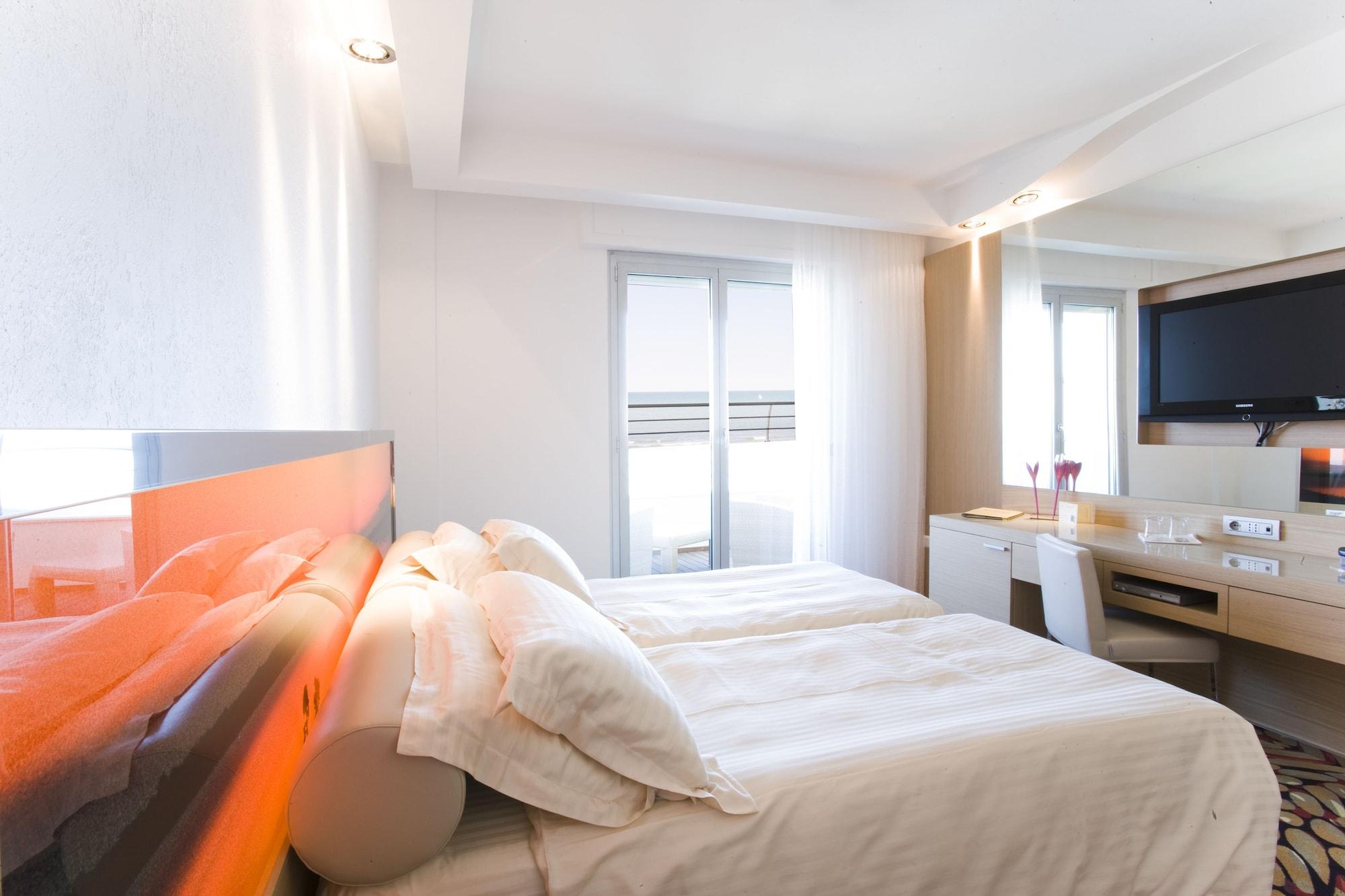 Hotel Waldorf- Premier Resort ミラノ・マリッティマ エクステリア 写真