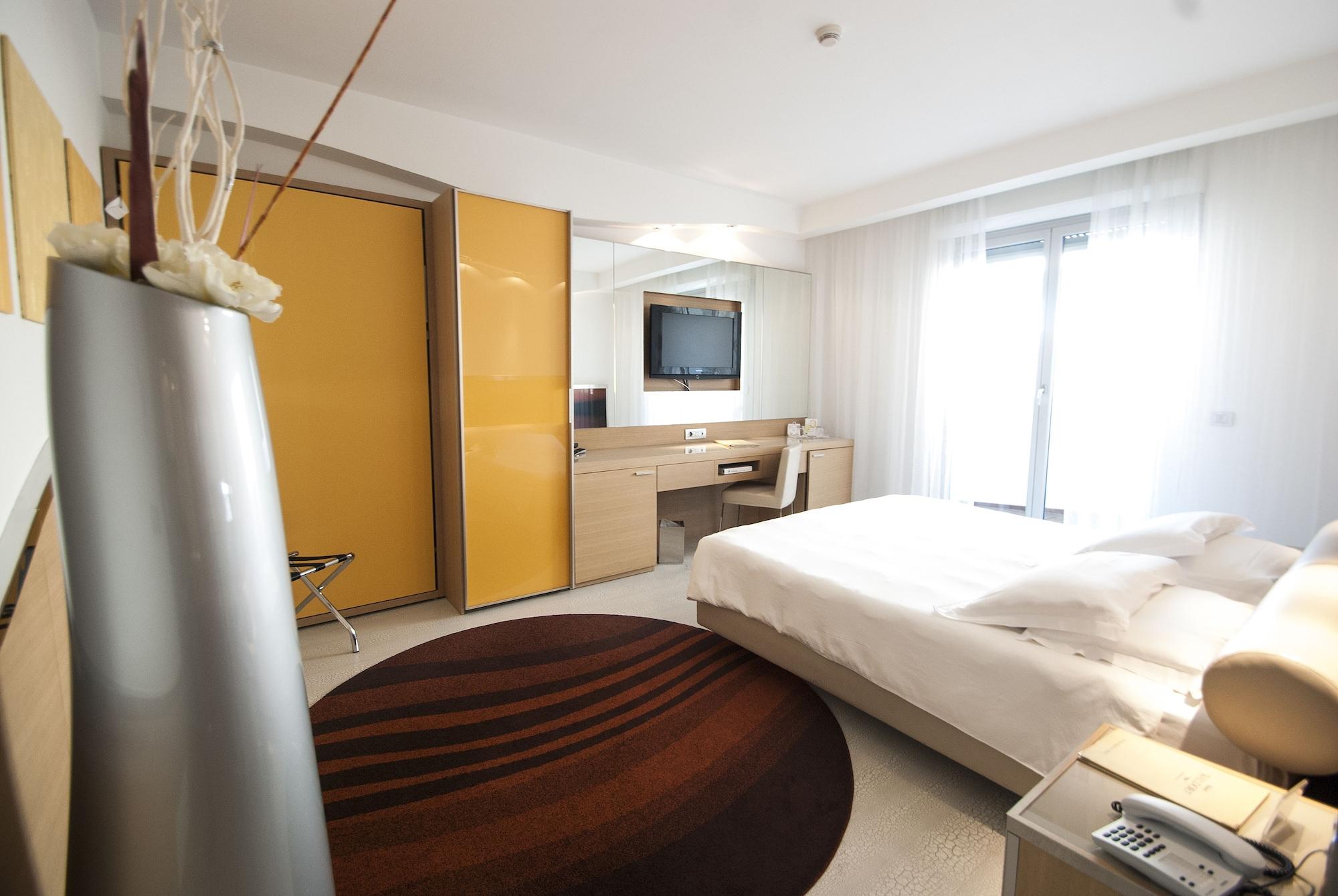 Hotel Waldorf- Premier Resort ミラノ・マリッティマ エクステリア 写真